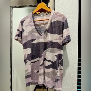 MONROW CLASSIC CAMO V NECK SIZE: L COLOR: PINK/GREY (shirts sold separately)